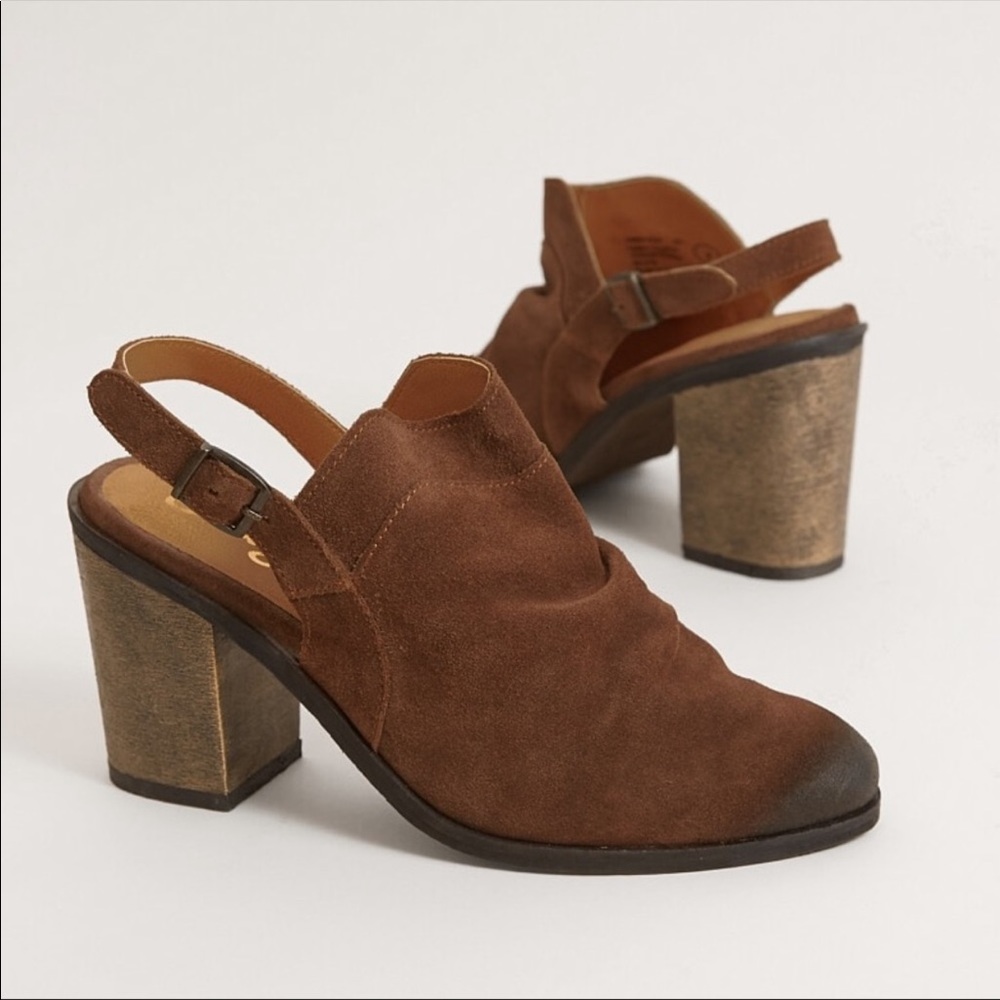 Tan Slouchy Vamp Genuine Leather Closed Toe Mule - Picture 2 of 5